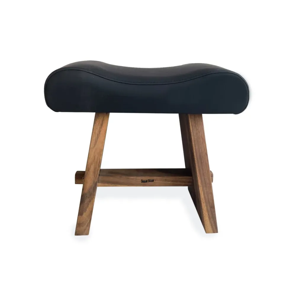 Lo sgabello SUAR con pelle - Nero naturale