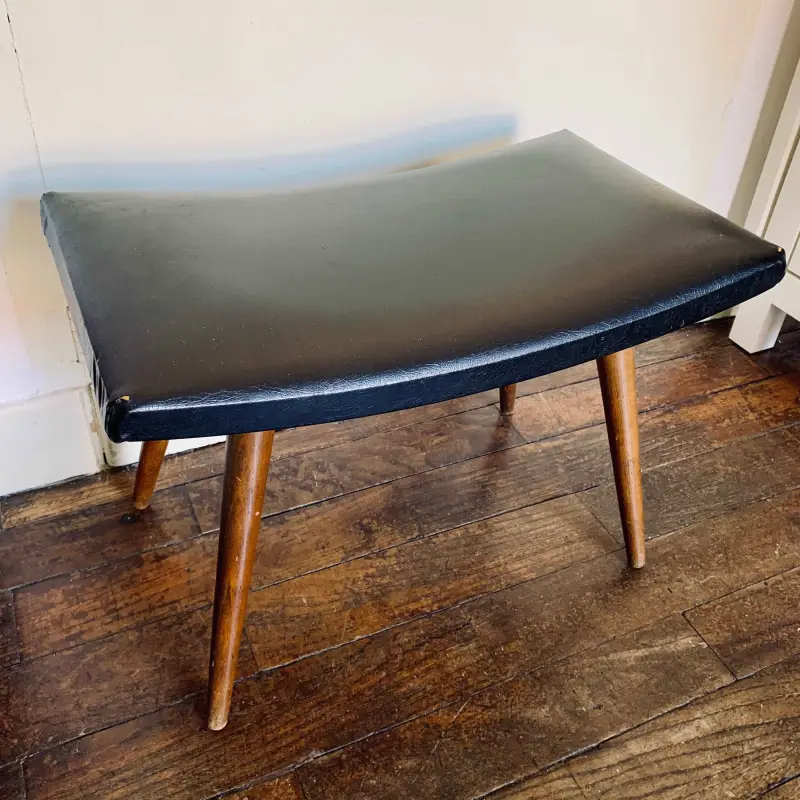 Sgabello vintage legno con seduta pelle nera - Olanda 1960