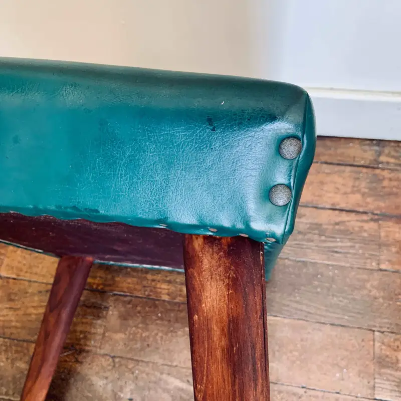 Sgabello vintage legno con seduta pelle verde petrolio - Italia 1960