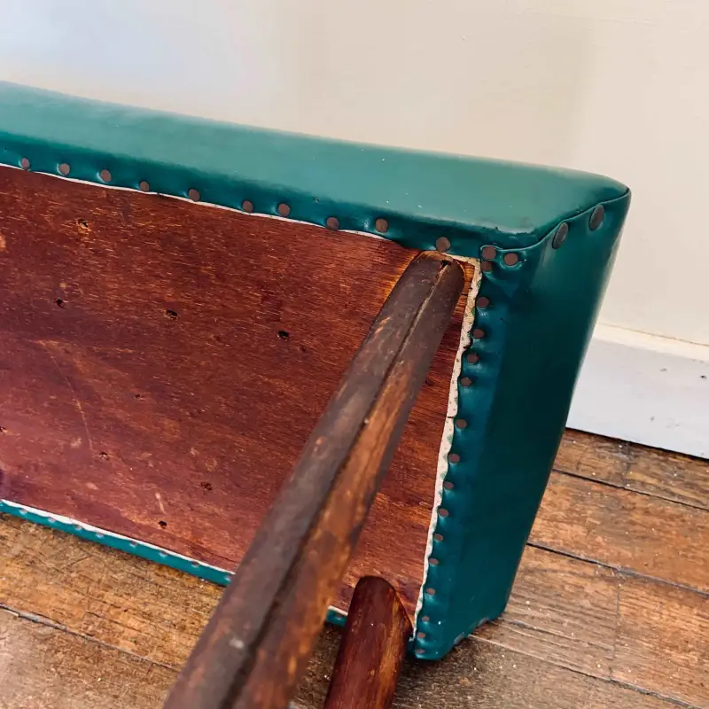 Sgabello vintage legno con seduta pelle verde petrolio - Italia 1960