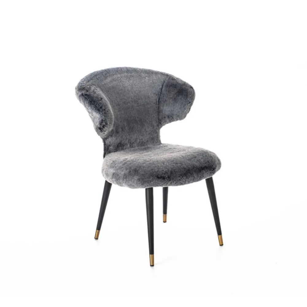 Poltrona imbottita pelliccia sintetica "Elena" con gambe metallo cm 66x64 87h Stones
