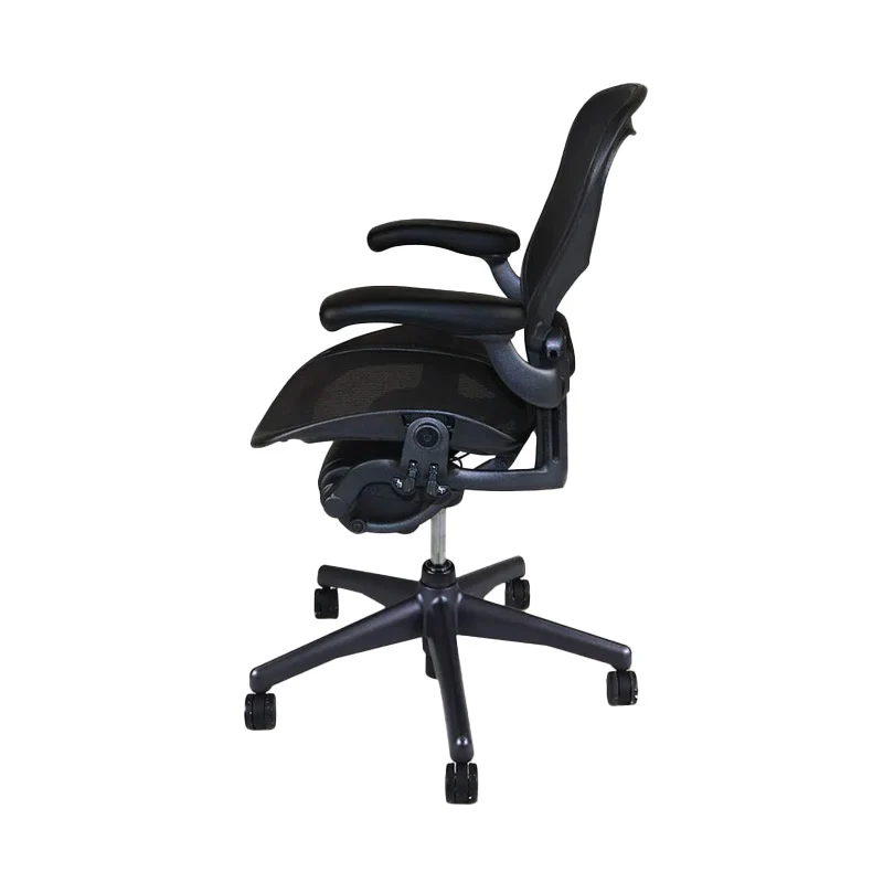 Herman Miller: Aeron - Size B - Braccio fisso, inclinazione dello schienale (grafite) - Ricondizionato