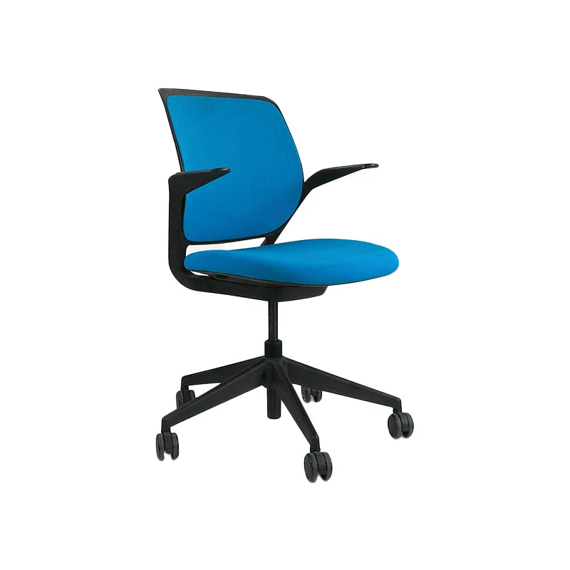 Steelcase: Sedia da riunione Cobi con struttura nera tessuto blu - Ricondizionata
