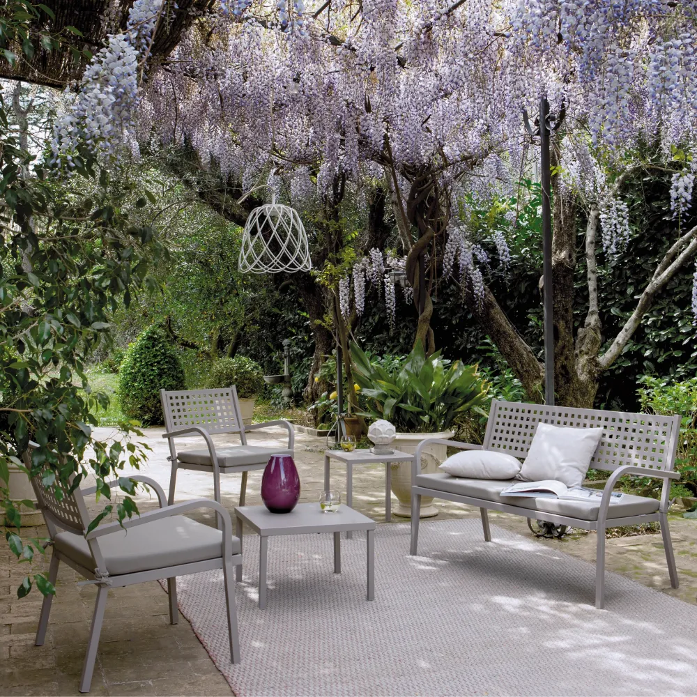 Poltrone moderne "Alice" basse metallo impilabili da giardino cm 65x63 77h Vermobil