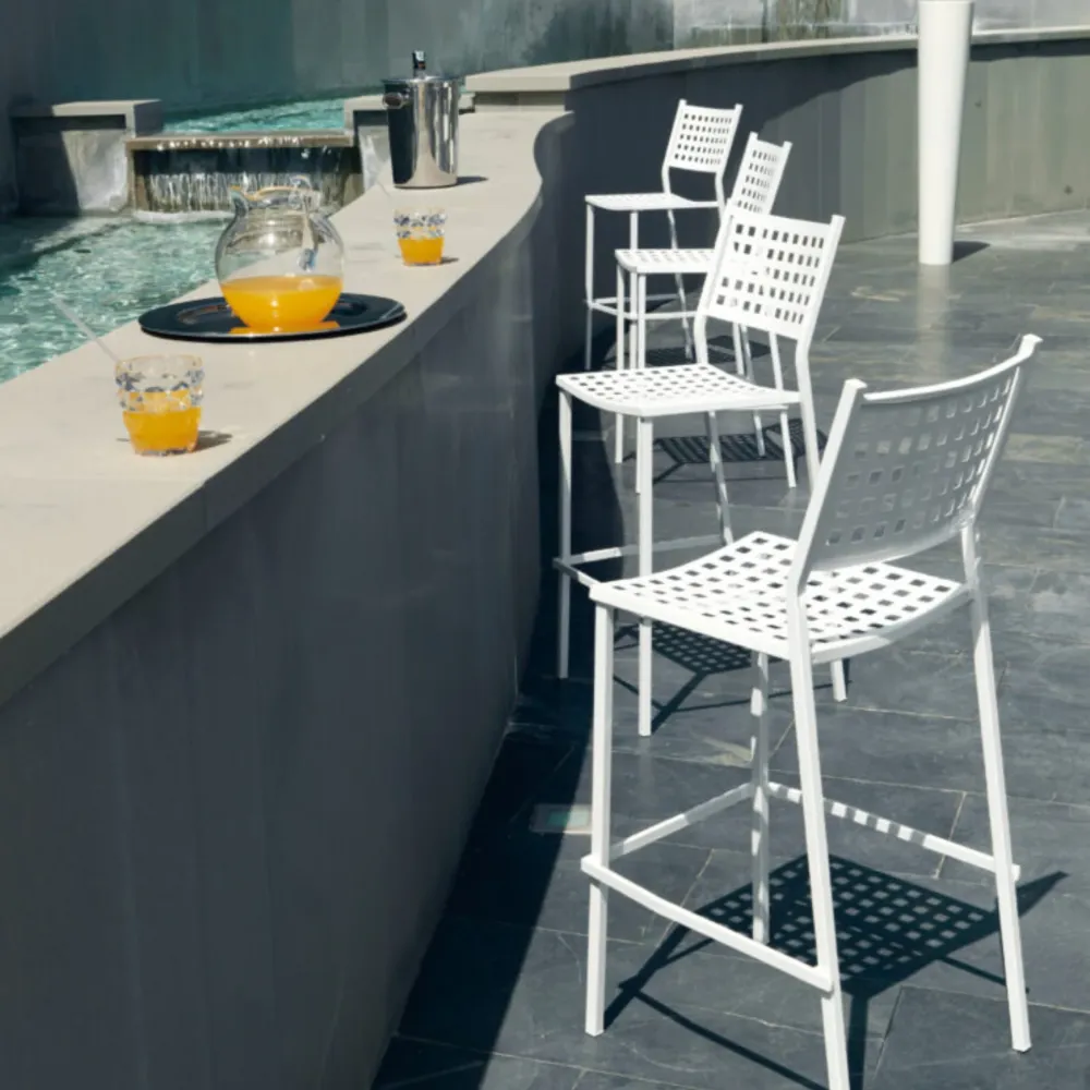Sgabello metallo moderno impilabile da giardino "Alice" cm 44x51 107h Vermobil
