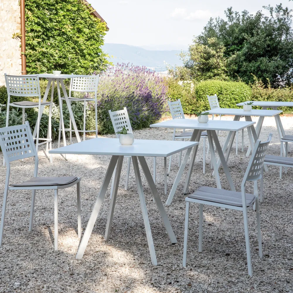 Sgabello metallo moderno impilabile da giardino "Alice" cm 44x51 107h Vermobil