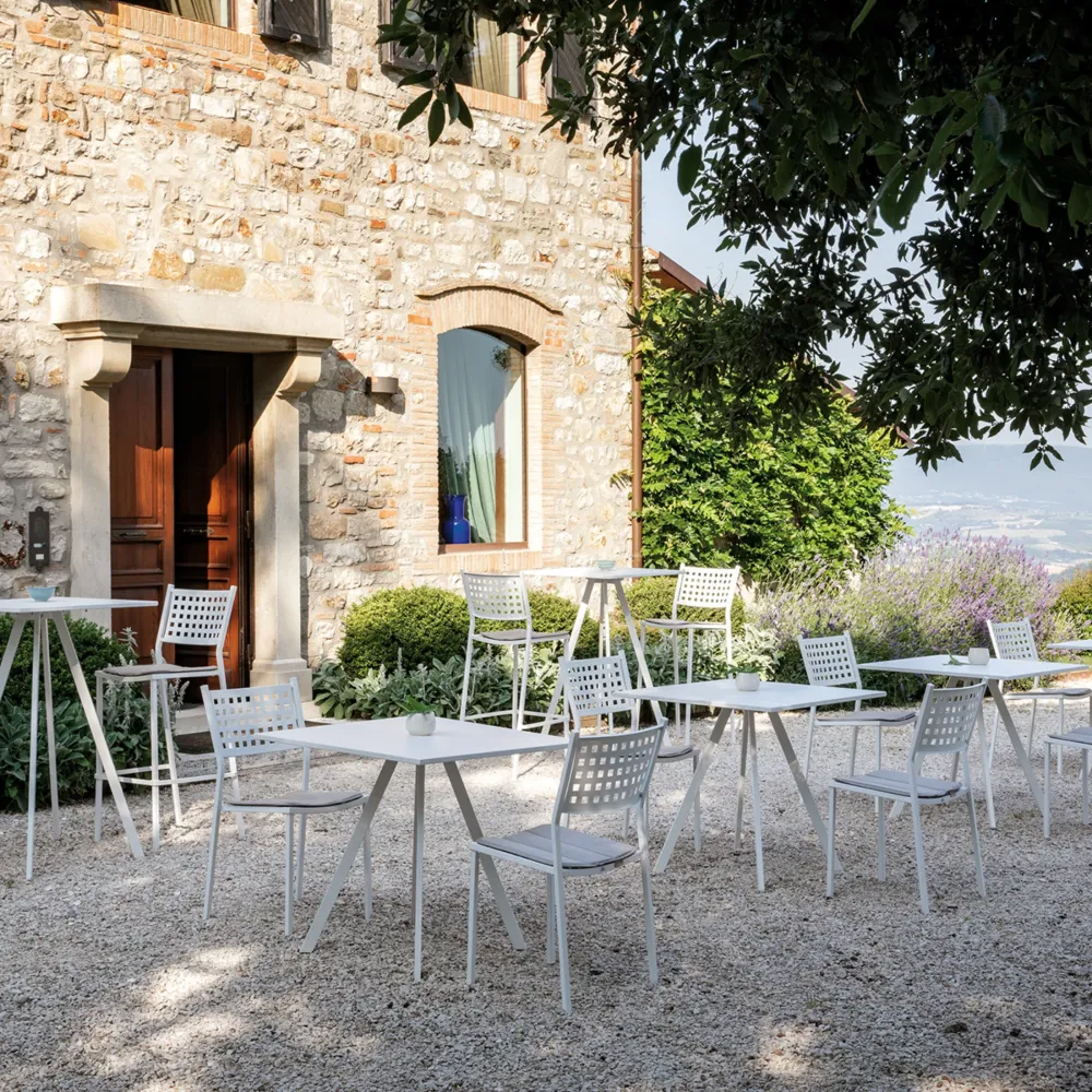 Sgabello metallo moderno impilabile da giardino "Alice" cm 44x51 107h Vermobil